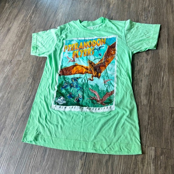 Universal Studios Jurassic World Pteronodon Flyers Graphic Tee T-Shirt Size S - Picture 1 of 3